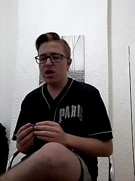 bisexualboy05 online show from 11/01/25, 03:36