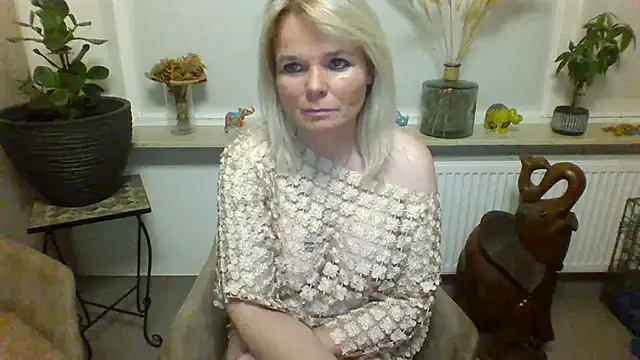 Snapshot of clwm chatting on 10/26/25, 07:42 clwm online show from 10/26/25, 07:42