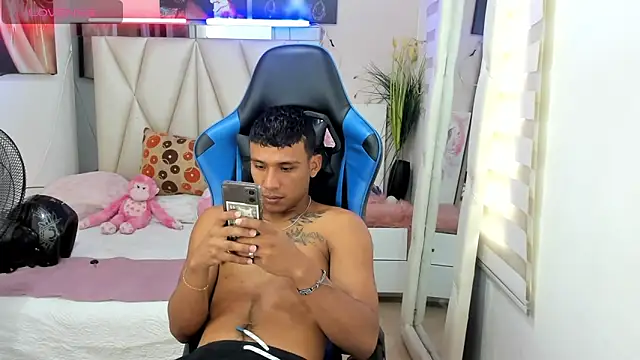Snapshot of Backsex_boy chatting on 02/03/25, 05:24 Backsex boy online show from 02/03/25, 05:24