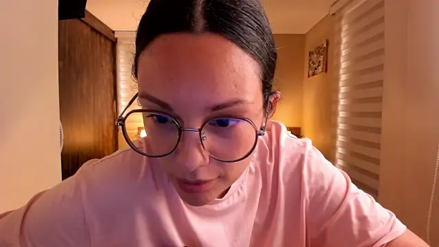 Snapshot of anabel_025 chatting on 12/13/25, 08:04 anabel 025 online show from 12/13/25, 08:04