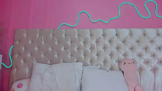 Julieta Cortes   online show from 02/23/26, 12:02