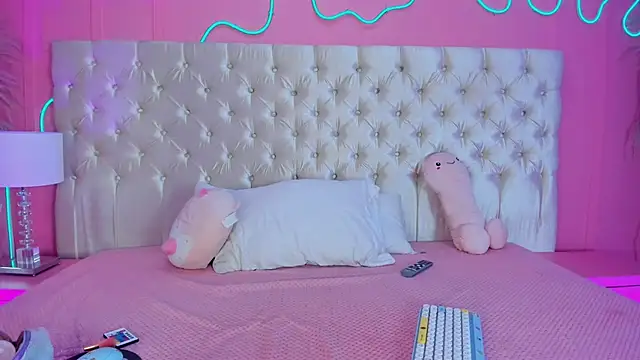 Julieta Cortes   online show from 02/28/26, 01:56