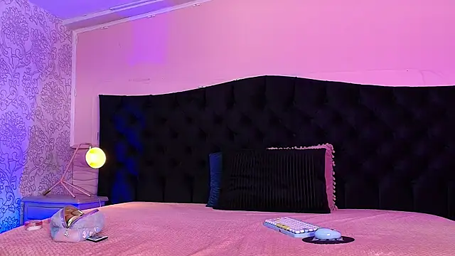 Julieta Cortes   online show from 04/09/26, 12:10