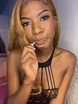 Snapshot of Petite_yisell chatting on 03/10/25, 10:13 Petite yisell online show from 03/10/25, 10:13