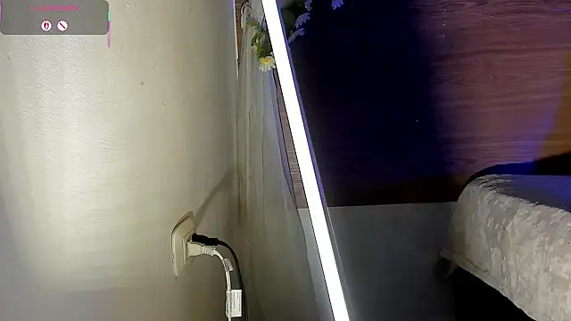 Snapshot of Petite_yisell chatting on 09/12/25, 04:34 Petite yisell online show from 09/12/25, 04:34