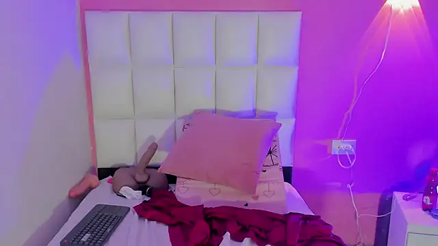 Alanna hot3 online show from 04/18/26, 07:07