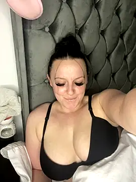 riri bstvx online show from 10/14/25, 04:08