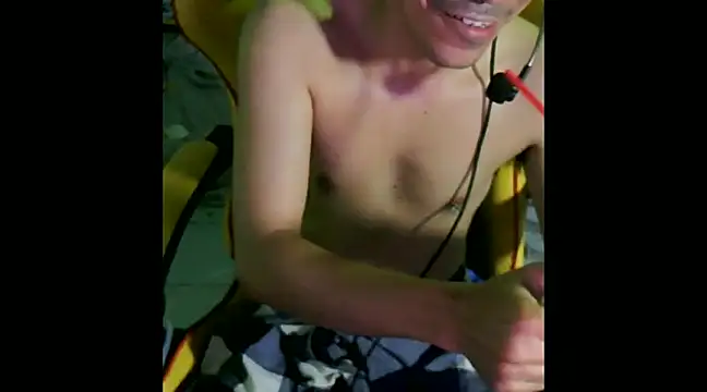 cloudyth1994 online show from 12/12/24, 09:26