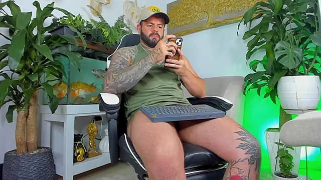 Snapshot of Johnnygrayson1 chatting on 05/01/26, 12:04 Johnnygrayson1 online show from 05/01/26, 12:04