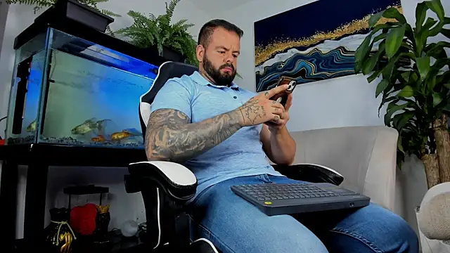 Snapshot of Johnnygrayson1 chatting on 07/19/26, 01:42 Johnnygrayson1 online show from 07/19/26, 01:42