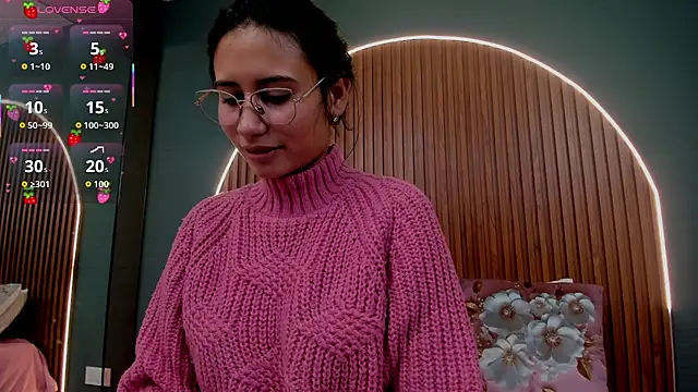 NayeCloud online show from 11/19/25, 03:39