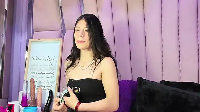 Sasha Petitte online show from 09/18/25, 04:14