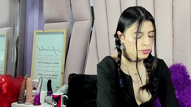 Sasha Petitte online show from 09/20/25, 04:46