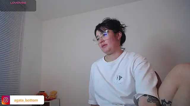 NewAgatha Bolton online show from 02/12/26, 11:22