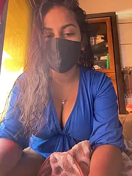 HaaniKaur online show from 11/19/25, 08:03