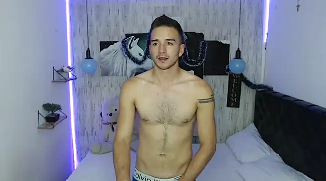 Snapshot of tommycash_777 chatting on 12/04/24, 03:37 tommycash 777 online show from 12/04/24, 03:37