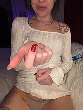 RubyLunaa online show from 12/15/25, 07:51