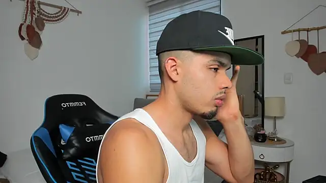 mateoleonee online show from 03/04/26, 07:42