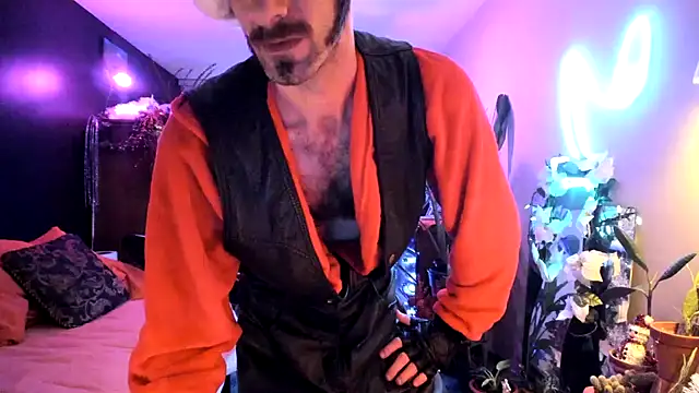 leatherz69 online show from 12/16/24, 06:43