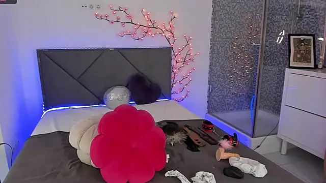 CassieEvans online show from 10/08/25, 05:49