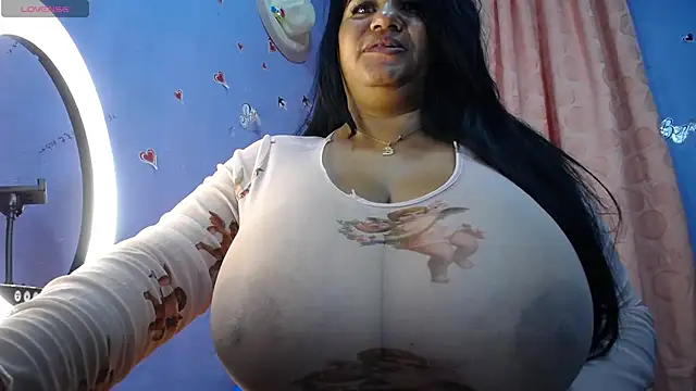 Snapshot of _sonia_bigboobs chatting on 02/06/25, 12:48 sonia bigboobs online show from 02/06/25, 12:48