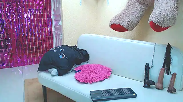 Snapshot of SweetAlmaa chatting on 02/06/25, 06:13 SweetAlmaa online show from 02/06/25, 06:13