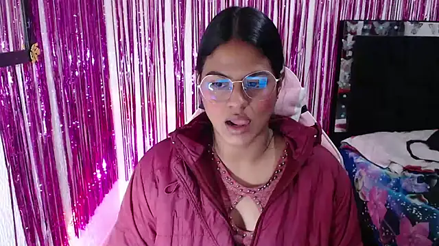 SweetAlmaa online show from 04/27/26, 10:24