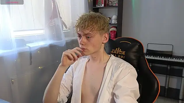 Keytaro online show from 03/10/25, 09:32