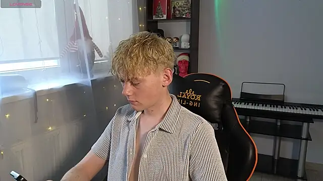 Keytaro online show from 03/10/25, 02:16