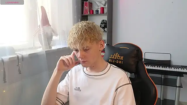 Keytaro online show from 03/15/25, 11:19