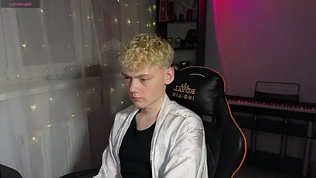 Keytaro online show from 03/18/25, 06:59