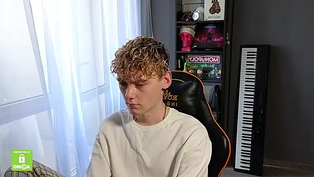 Keytaro online show from 09/19/25, 08:16