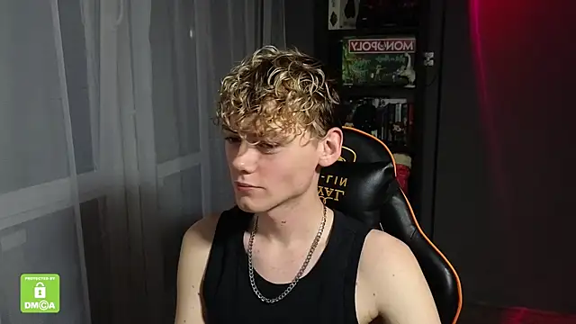 Keytaro online show from 10/24/25, 01:13