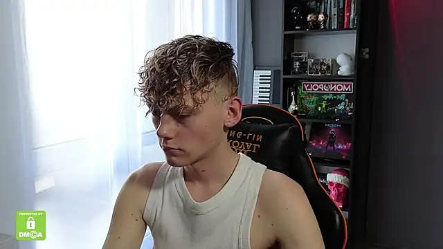 Keytaro online show from 10/28/25, 10:08