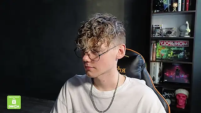 Keytaro online show from 11/20/25, 01:11