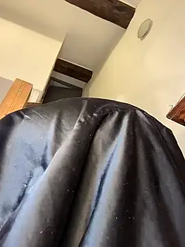 Snapshot of Candy-Desire chatting on 12/22/24, 09:42 Candy-Desire online show from 12/22/24, 09:42