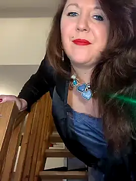 Snapshot of Candy-Desire chatting on 12/27/24, 11:21 Candy-Desire online show from 12/27/24, 11:21