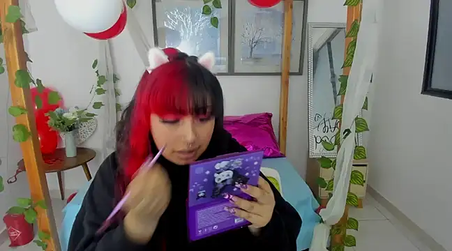 Snapshot of lussyevans24 chatting on 02/17/25, 04:31 lussyevans24 online show from 02/17/25, 04:31