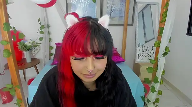 Snapshot of lussyevans24 chatting on 02/17/25, 07:37 lussyevans24 online show from 02/17/25, 07:37