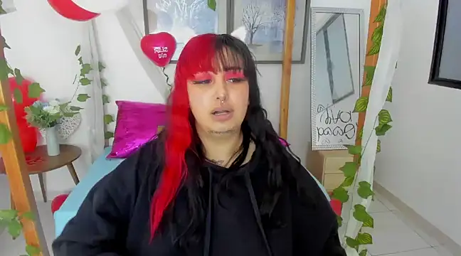 Snapshot of lussyevans24 chatting on 02/17/25, 10:40 lussyevans24 online show from 02/17/25, 10:40