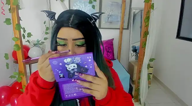 Snapshot of lussyevans24 chatting on 02/19/25, 04:44 lussyevans24 online show from 02/19/25, 04:44