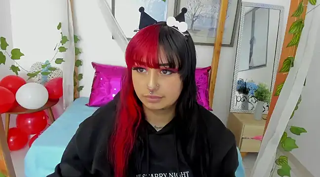 Snapshot of lussyevans24 chatting on 02/20/25, 08:17 lussyevans24 online show from 02/20/25, 08:17