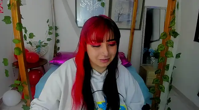 Snapshot of lussyevans24 chatting on 02/21/25, 04:07 lussyevans24 online show from 02/21/25, 04:07