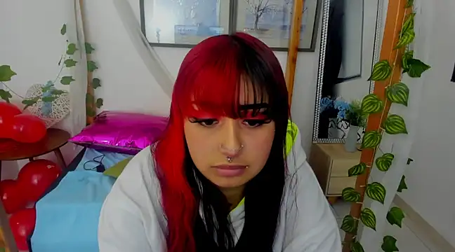 Snapshot of lussyevans24 chatting on 02/21/25, 07:12 lussyevans24 online show from 02/21/25, 07:12