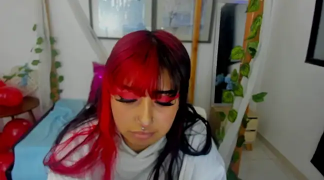 Snapshot of lussyevans24 chatting on 02/21/25, 10:17 lussyevans24 online show from 02/21/25, 10:17