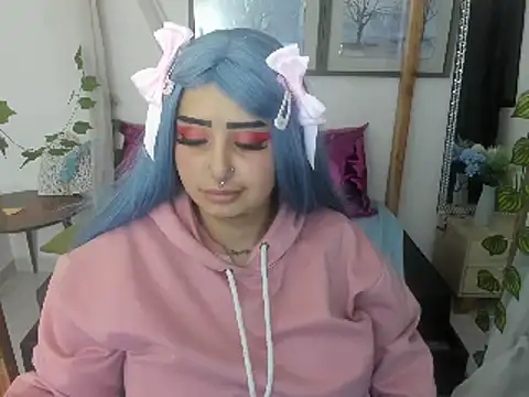 Snapshot of lussyevans24 chatting on 03/04/25, 09:18 lussyevans24 online show from 03/04/25, 09:18