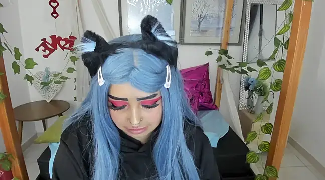 Snapshot of lussyevans24 chatting on 03/11/25, 10:18 lussyevans24 online show from 03/11/25, 10:18