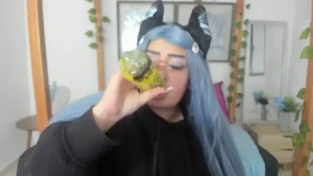 Snapshot of lussyevans24 chatting on 03/17/25, 07:24 lussyevans24 online show from 03/17/25, 07:24