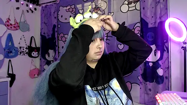 Snapshot of lussyevans24 chatting on 10/20/25, 06:25 lussyevans24 online show from 10/20/25, 06:25