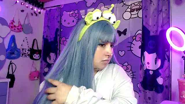 Snapshot of lussyevans24 chatting on 10/22/25, 05:19 lussyevans24 online show from 10/22/25, 05:19